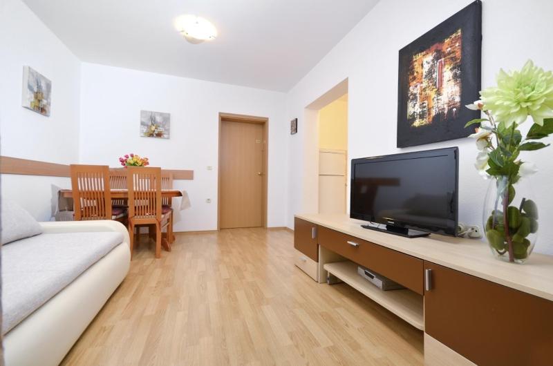 Apartments by the sea Podgora Makarska - 25999 - image 21
