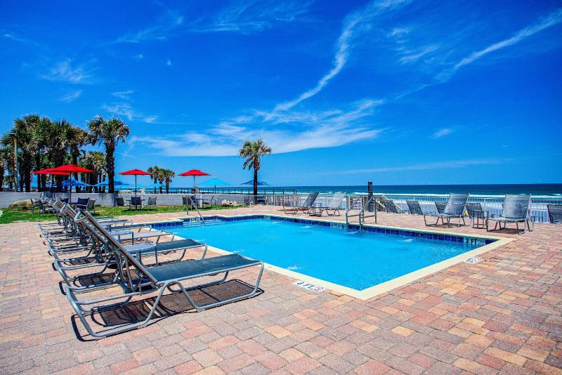 Beach House Inn with POOL & Hot Tub - image 29