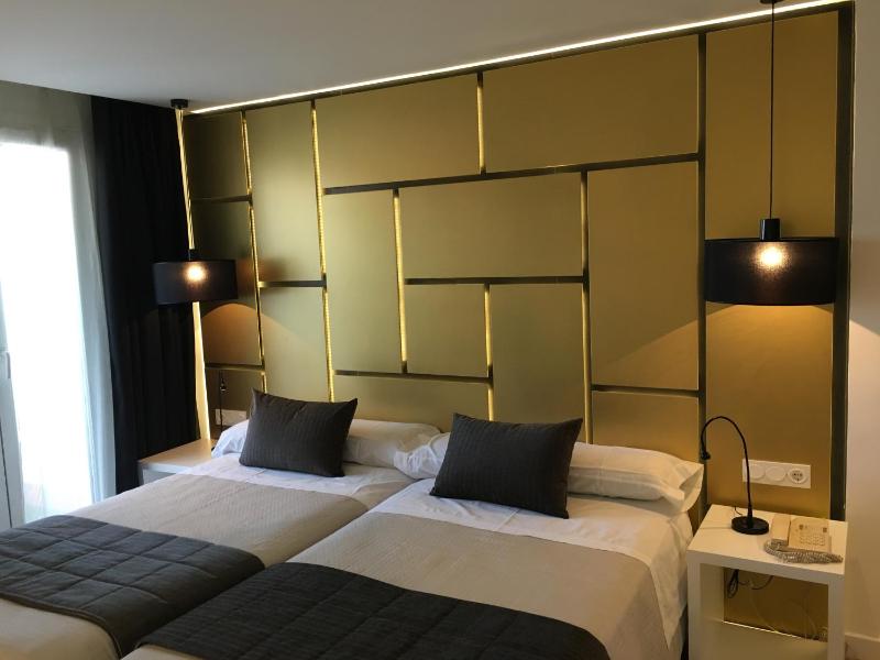 Double Room with Terrace image 2