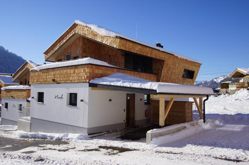 Chalet with Outdoor Sauna image 1