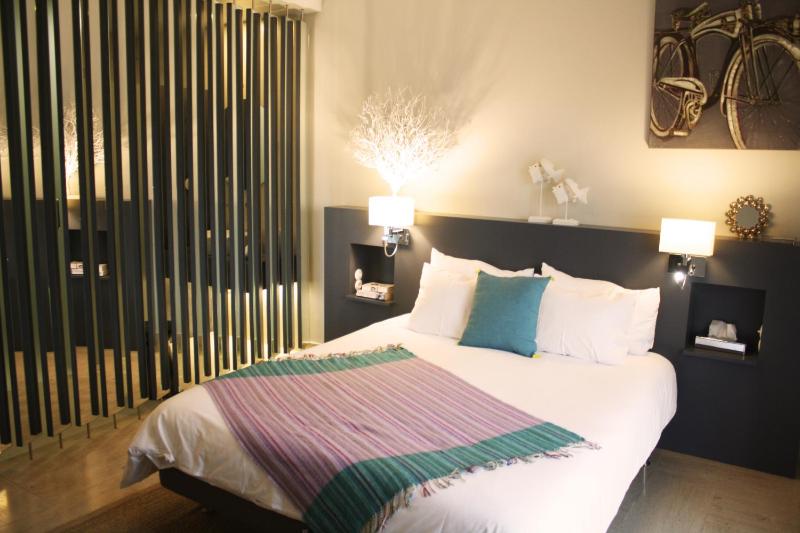 Comfort Double Room with Pool View image 2