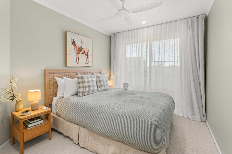 4 Bedrooms Spacious Backyard Fireplace Walk to Beach - February treat - Book 3 nights pay for only 2 - image 26