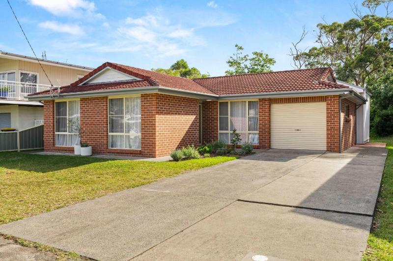 4 Bedrooms Spacious Backyard Fireplace Walk to Beach - February treat - Book 3 nights pay for only 2 - image 27