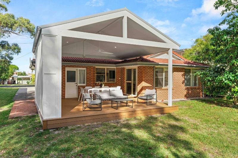 4 Bedrooms Spacious Backyard Fireplace Walk to Beach - February treat - Book 3 nights pay for only 2 - image 25
