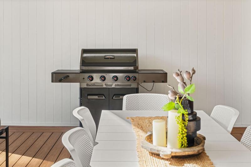 4 Bedrooms Spacious Backyard Fireplace Walk to Beach - February treat - Book 3 nights pay for only 2 - image 24