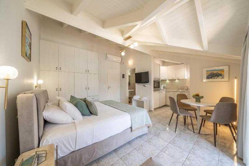 Argostοli Bay Apartments - image 21