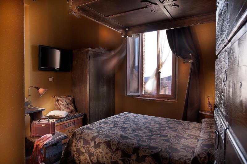 Single Room image 3