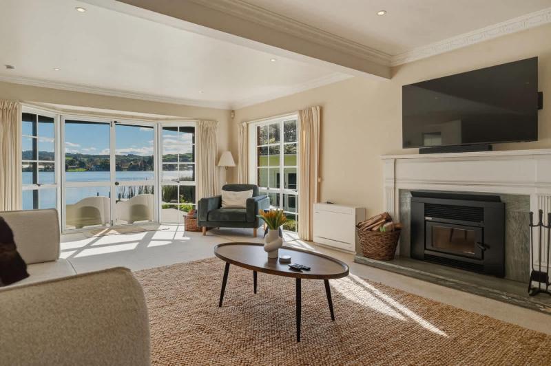 Okawa Bay Waterfront - Absolute Lakefront with Jetty 10min from Hells Gate - image 27