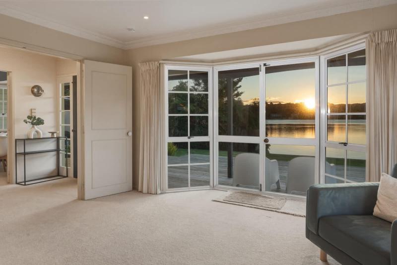 Okawa Bay Waterfront - Absolute Lakefront with Jetty 10min from Hells Gate - image 9