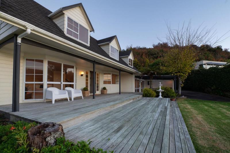 Okawa Bay Waterfront - Absolute Lakefront with Jetty 10min from Hells Gate - image 12