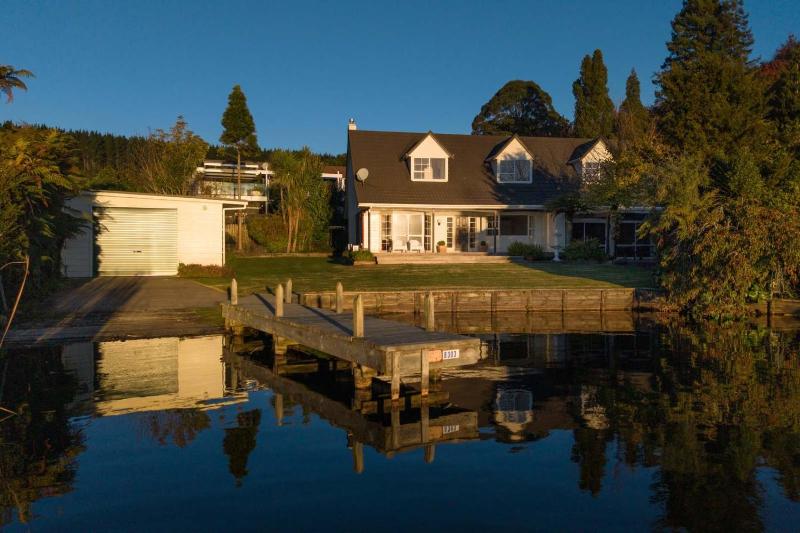 Okawa Bay Waterfront - Absolute Lakefront with Jetty 10min from Hells Gate - image 39
