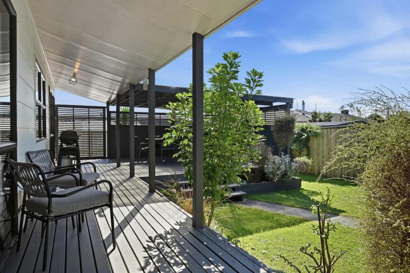 Rotorua Retreat - Stylish 2BR with Covered Deck - image 7