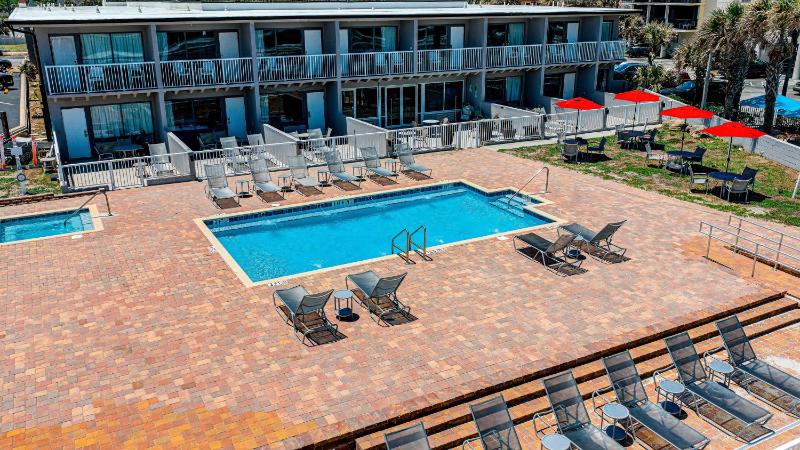 Beach House Inn with POOL & Hot Tub - image 19