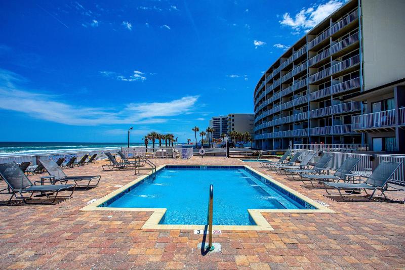 Beach House Inn with POOL & Hot Tub - image 30