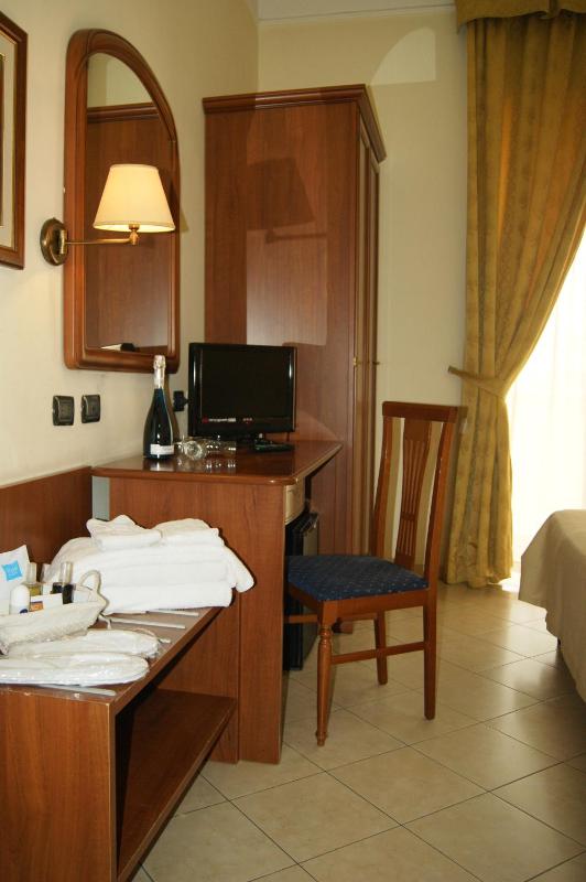 Single Room image 3