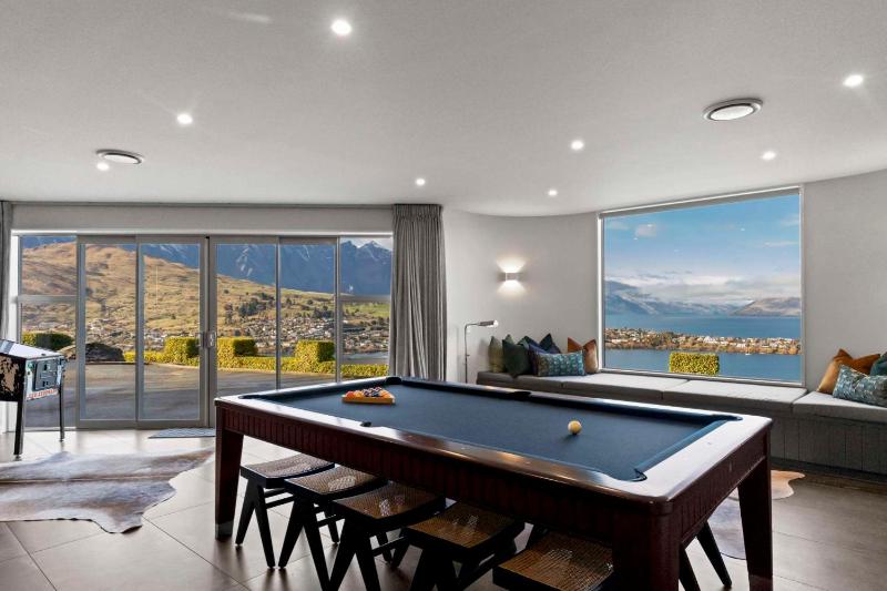 Castle Cliff Lodge with Spa Pool and Sauna and Games Room and more - image 48