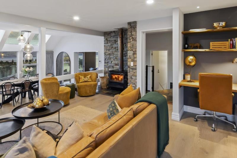 Castle Cliff Lodge with Spa Pool and Sauna and Games Room and more - image 41