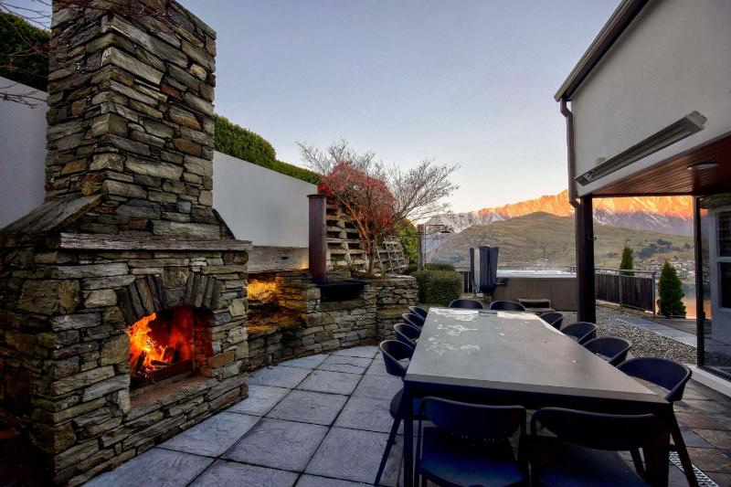 Castle Cliff Lodge with Spa Pool and Sauna and Games Room and more - image 26