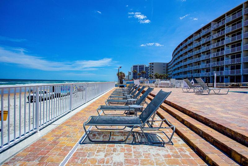 Beach House Inn with POOL & Hot Tub - image 34