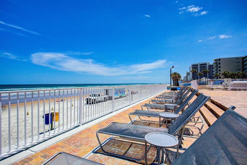 Beach House Inn with POOL & Hot Tub - image 40