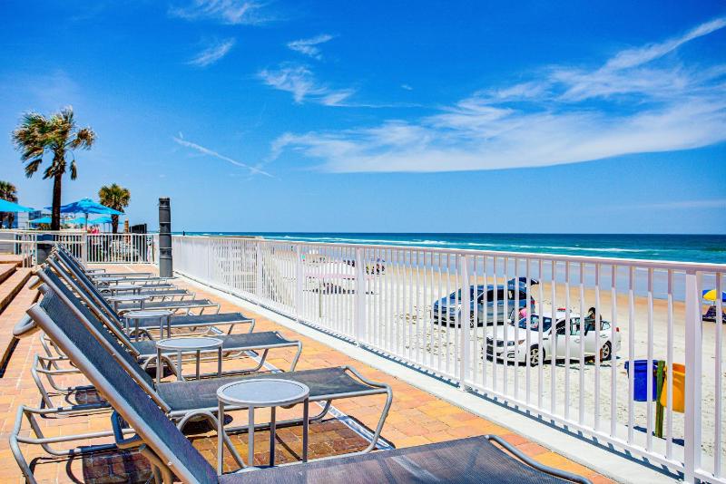 Beach House Inn with POOL & Hot Tub - image 32