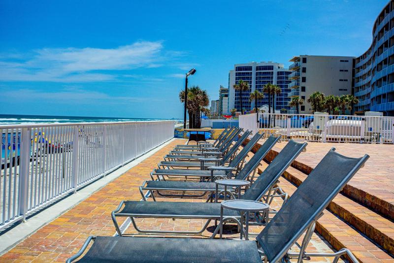 Beach House Inn with POOL & Hot Tub - image 46