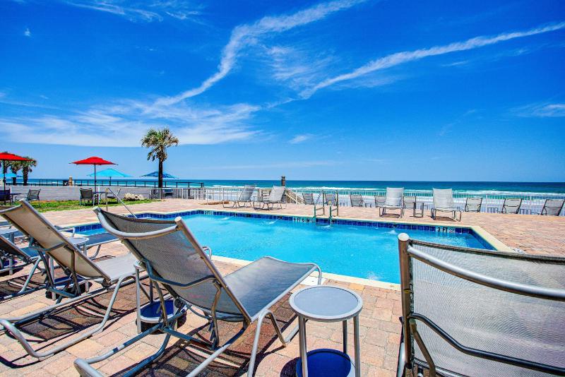 Beach House Inn with POOL & Hot Tub - image 42