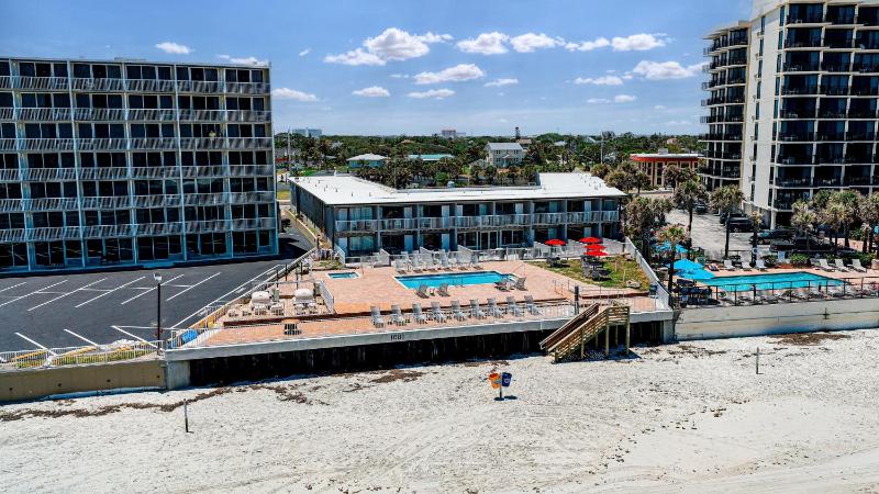 Beach House Inn with POOL & Hot Tub - image 49