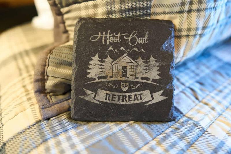 Warm Comfortable Couples Retreat - 10 mins to Downtown - King bed - Pool Access - image 23