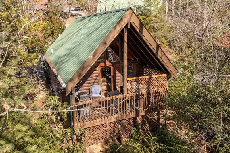 Warm Comfortable Couples Retreat - 10 mins to Downtown - King bed - Pool Access - image 9