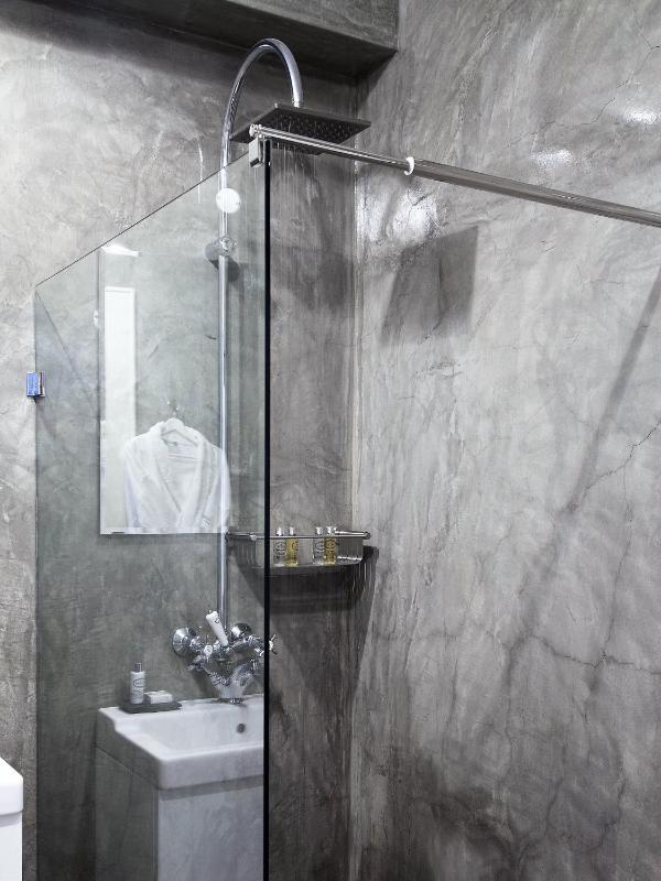 Deluxe Double or Twin Room with River View image 2
