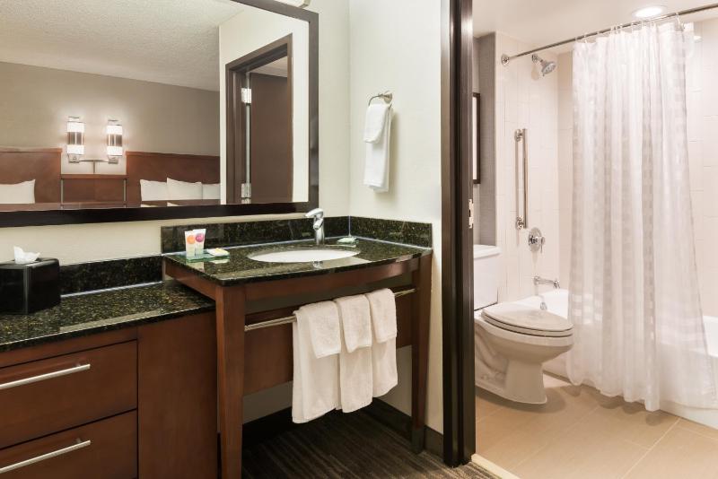 Double Room with Two Double Beds and Sofa Bed image 2