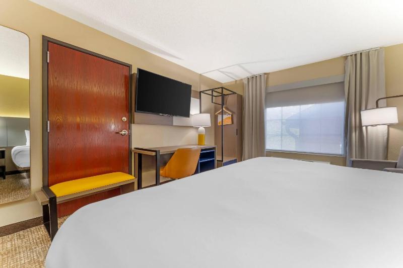 Comfort Suites Pittsburgh Airport - image 46