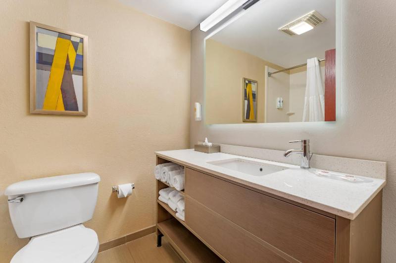 Comfort Suites Pittsburgh Airport - image 34