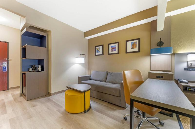 Comfort Suites Pittsburgh Airport - image 36