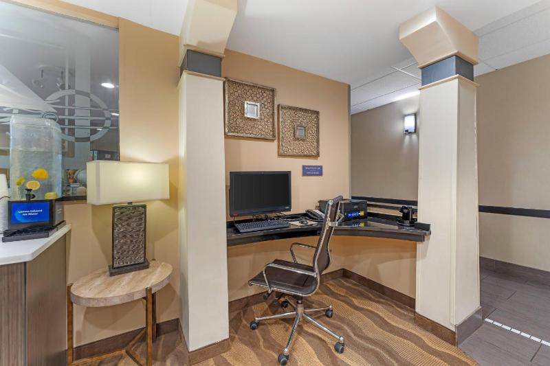 Comfort Suites Pittsburgh Airport - image 23