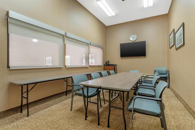 Comfort Suites Pittsburgh Airport - image 30