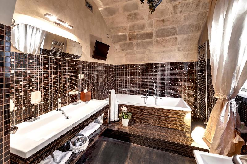 Suite del Barone image 2