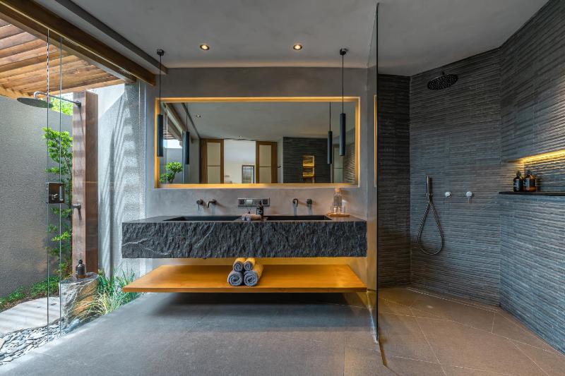 The Line - 5BR Luxury Villa with Cinema & Hot Tub in Umalas - image 9