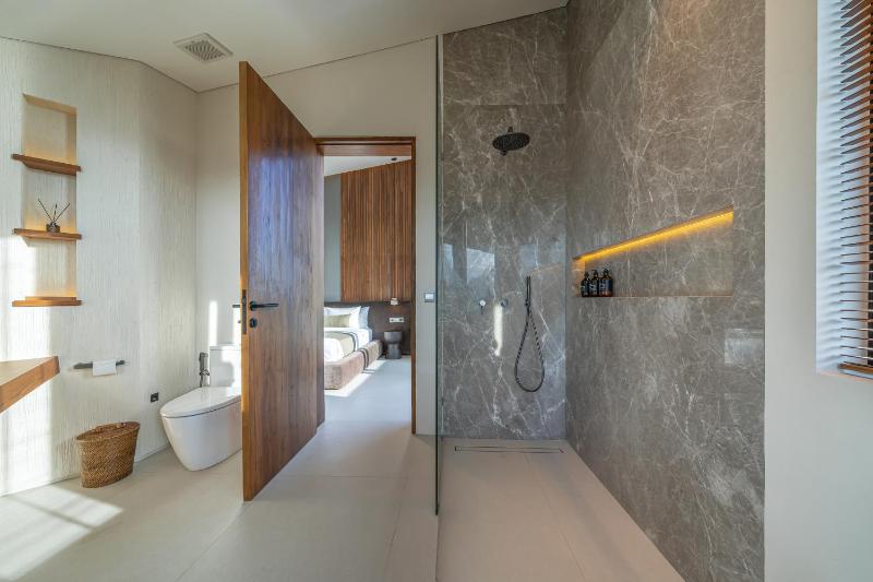 The Line - 5BR Luxury Villa with Cinema & Hot Tub in Umalas - image 16