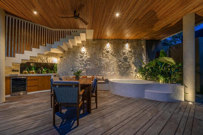 The Line - 5BR Luxury Villa with Cinema & Hot Tub in Umalas - image 4