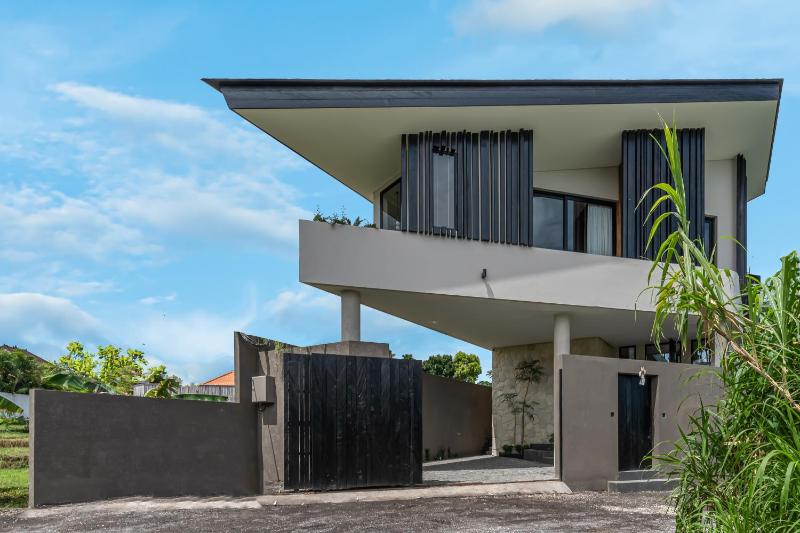 The Line - 5BR Luxury Villa with Cinema & Hot Tub in Umalas - image 8