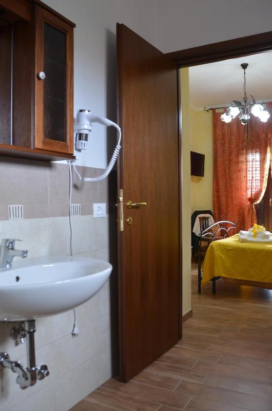 Standard Double Room image 2