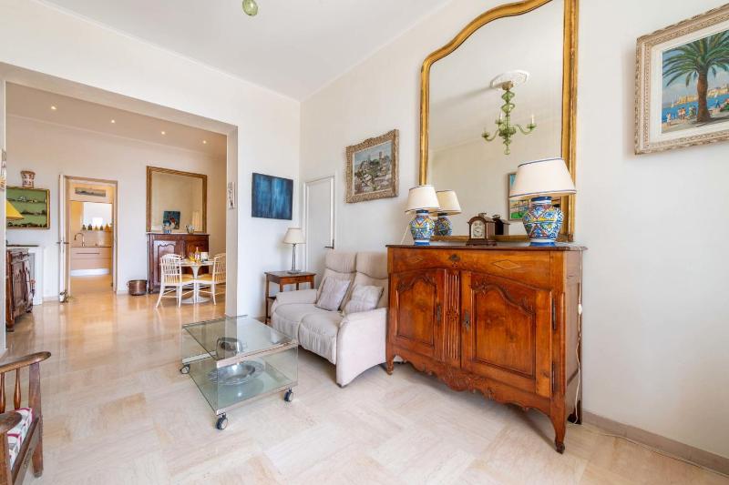 2-Br Bourgeois Apartment Croisette & Sea View - image 13
