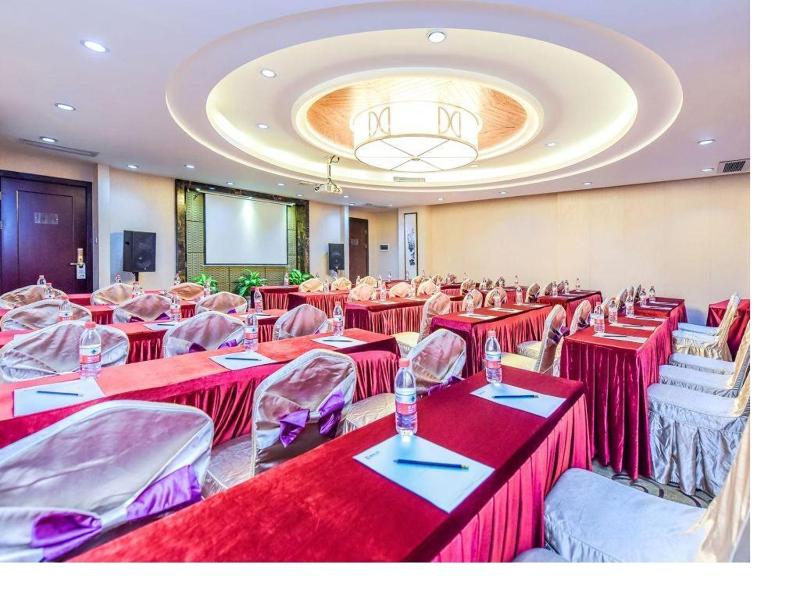 Boya Holiday Hotel - image 11