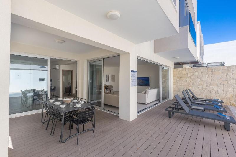 4 Bed Villa with private pool - Brand new - image 8