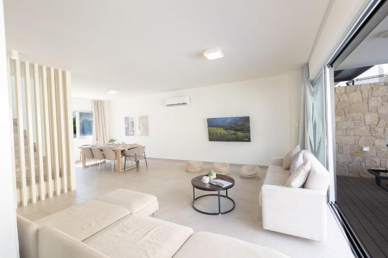 4 Bed Villa with private pool - Brand new - image 12