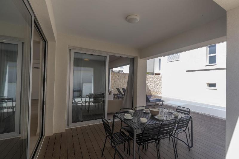 4 Bed Villa with private pool - Brand new - image 10