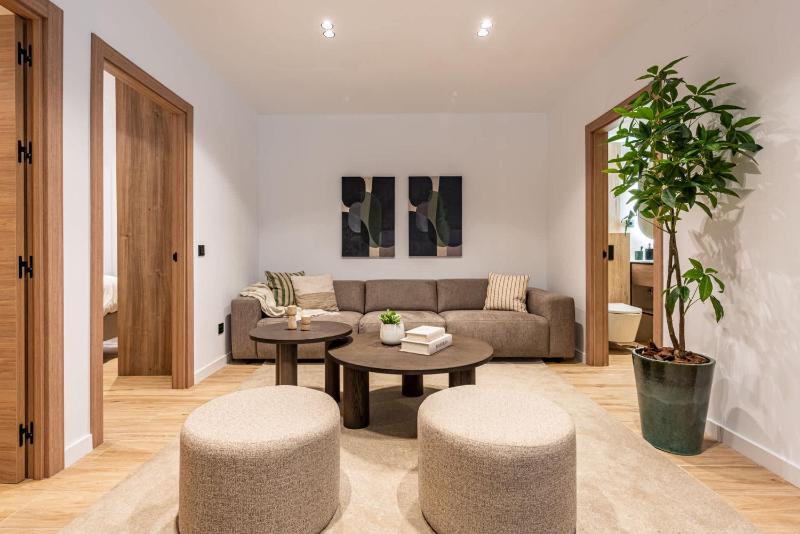 Luxury Golf Townhouse in Aloha with Pool & Garden - image 9