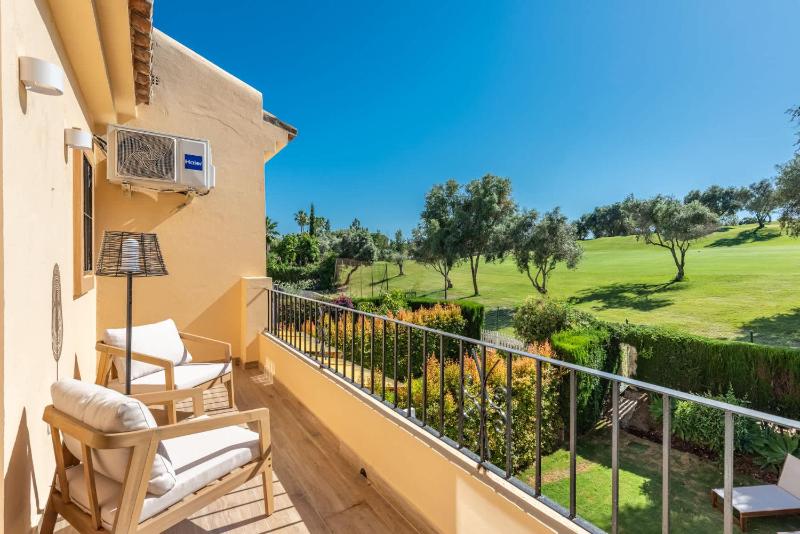 Luxury Golf Townhouse in Aloha with Pool & Garden - image 13